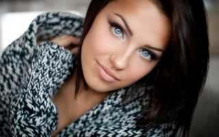 Макияж брюнетки с голубыми глазами