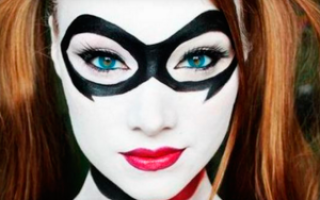 Нанести грим на лицо