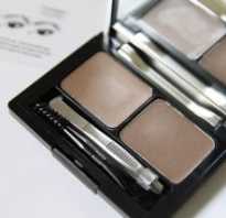 Тени для бровей с воском: выбираем и используем