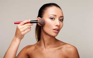 Нанесение макияжа на лицо