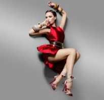 Макияж к красному платью для блондинки