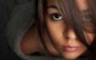 Красная помада для блондинок с карими глазами